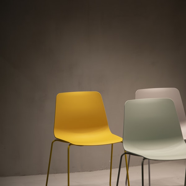 Зеркало настенное с металлической рамой 80×60